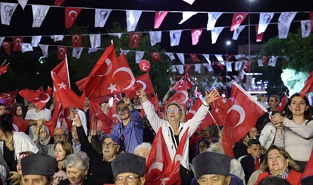 Cumhuriyet’in 102. Yılı Bayraklı’da Coşkuyla Kutlandı