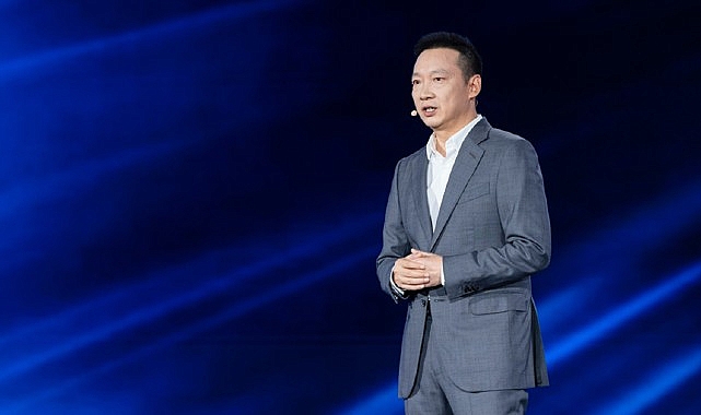 HONOR, Çin’de Dünyanın İlk Kendini Geliştiren Yapay Zekâ Ajanı İşletim Sistemi MagicOS 10’u Tanıttı