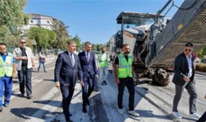 İzmir’in yollarında gece gündüz asfalt çalışması