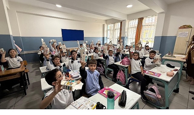 Kitap Fuarının Habercisi Kumbaralar Öğrencilere Dağıtıldı