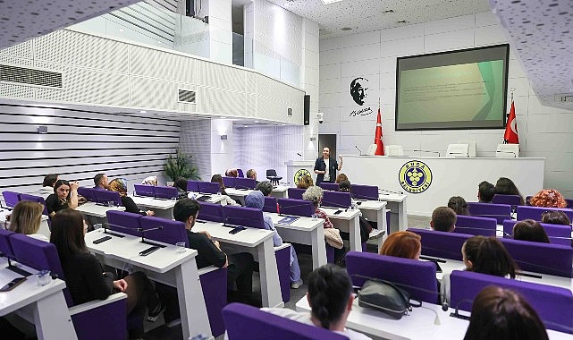 Buca Belediyesi’nden anlamlı adım: Çalışanlarına otizm farkındalık eğitimi verdi
