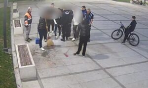 Çekirdek Keyfi Pahalıya Patladı: Hem Temizlediler Hem De Ceza Yediler