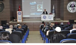EÜ’ye konuk olan Prof. Dr. İbrahim Maraş, genç ilahiyatçılarla bir araya geldi