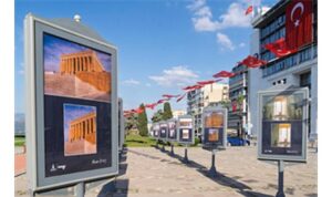 Gazeteci Korcan Karar’ın “Anıtkabir” sergisi İzmir’de açıldı