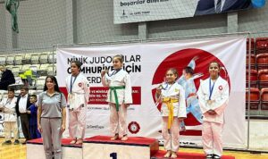 Konak’ın judo takımı ilk turnuvadan madalyalarla döndü