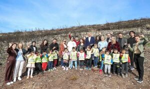 Minik ellerden yanan alanlara umut tohumları