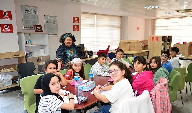 Osmangazi’de Çocuklar Hayallerini Kağıda Döküyor