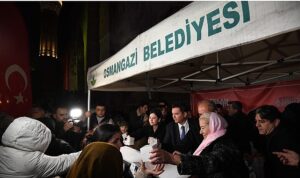 Başkan Erkan Aydın’dan Kandil Simidi İkramı