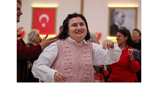 Buca Belediyesi’nden engel tanımayan yeni yıl kutlaması