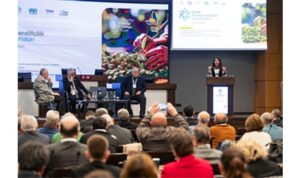 İzmir’de kooperatifçiliğe mercek tutuldu