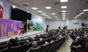 Kartepe’de Neşe ve Cesaret Dolu Tiyatro