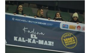Kocaeli Stadyumu’nda kadına şiddete karşı güçlü mesaj verildi;  “Kadına el kalkamaz”