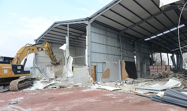 Nilüfer’de 2 kaçak yapı yıkıldı