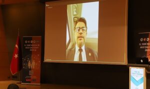 Sofraya bir tabak da telefonlar için…