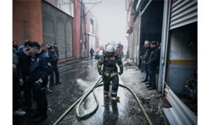Buca’da depo yangını kısa sürede söndürüldü