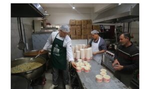 Edremit Belediyesi Aşeviyle Gönülleri Isıtıyor