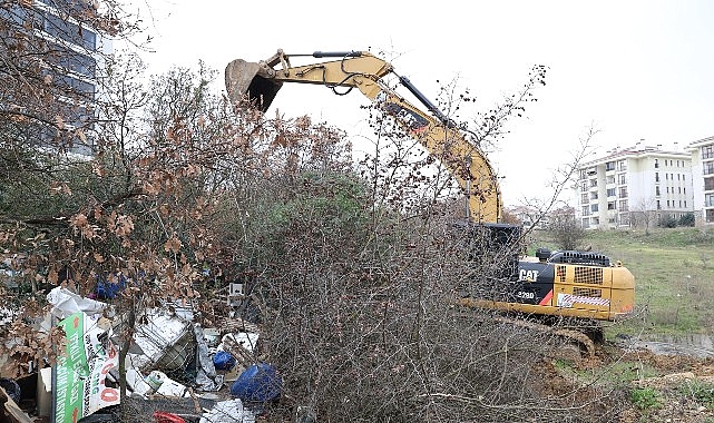 Nilüfer Belediyesi Balkan Mahallesi’nde kaçak barakaları yıktı