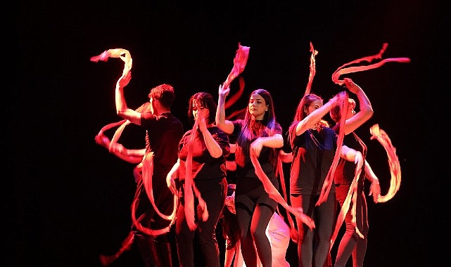 40 yıllık tiyatroculara taş çıkarttılar