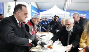 Başkan Besim Dutlulu Binlerce Manisalıyla İftar Sofrasında Buluştu