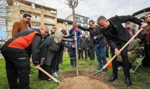 Buca’da 6 Şubat’ta kaybedilenler fidanlarla anıldı