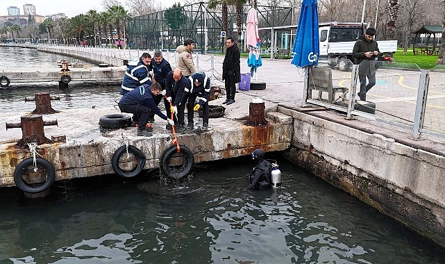 Körfez’de deniz dibi araç lastiğinden temizlendi