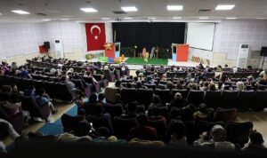 ‘Meraklı Civciv’ Kartepe’de Sahne Aldı