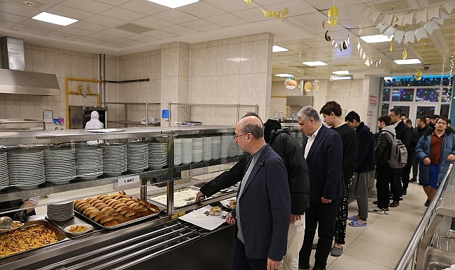 Başkan Pekyatırmacı Öğrencilerle Sahur Yaptı