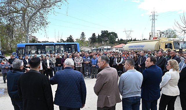 Başkan Topaloğlu personelle bayramlaştı