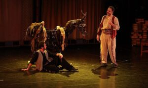 Dünya Tiyatro Gününde Sahne Çiçek Bahçesine Döndü