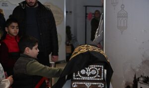 Kartepe’de Mukaddes Emanetlere Yoğun İlgi