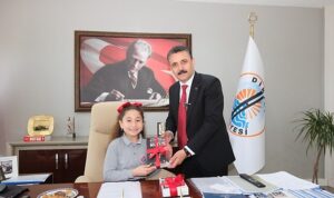 Dikili’de 23 Nisan Coşkusu Sokaklara Taştı