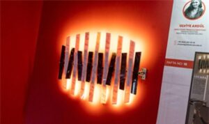 Gençlerden doğal taşa “dekoratif” dokunuş