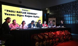 Muhsin Ertuğrul Okumaları “Paslı Raylar Korosu” Oyununa Yoğun İlgi