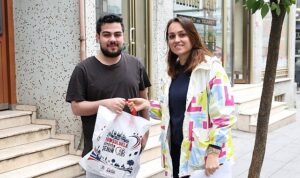 Öğrencilere ikramlar Bayrampaşa Belediyesi’nden