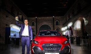 Türkiye’nin Lideri Renault Clio,   Şimdi de Türkiye’de Yılın Otomobili