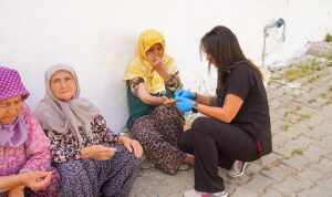 Seferihisar Belediyesi sağlık hizmetini köylere taşıyor